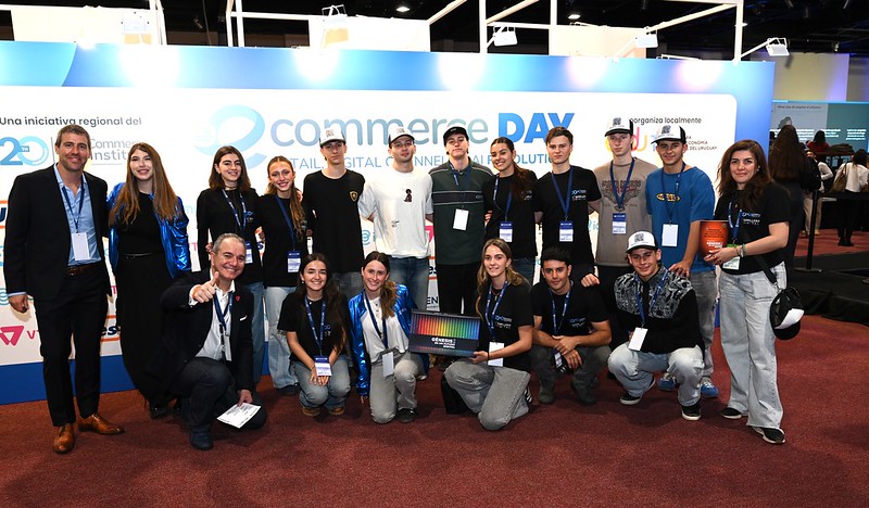 Jóvenes voluntarios de la campaña Siembra tu semilla - 