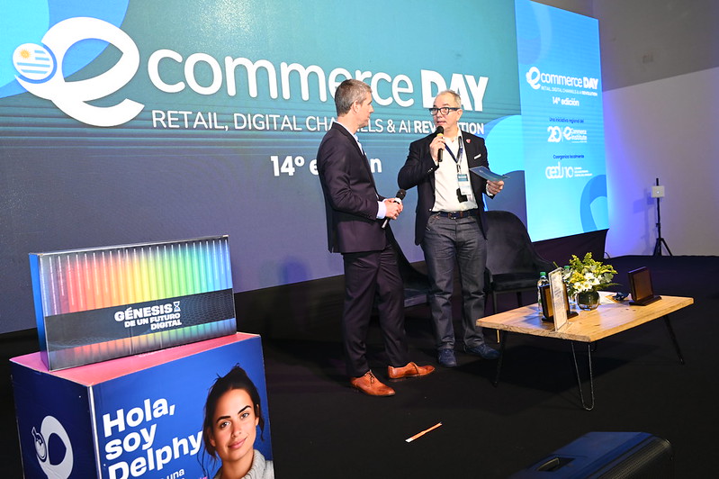 Marcos Pueyrredon y Andres Marrero durante la apertura del eCommerce Day Uruguay 2025